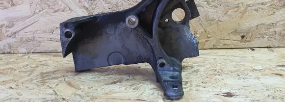 Nissan Almera N16 Engine mounting bracket 8200101196