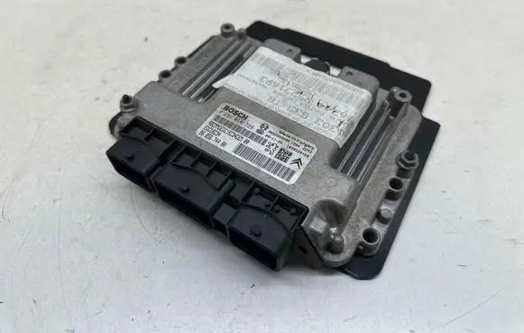 Peugeot 3008 I Engine control unit/module 9665674480 0281014729