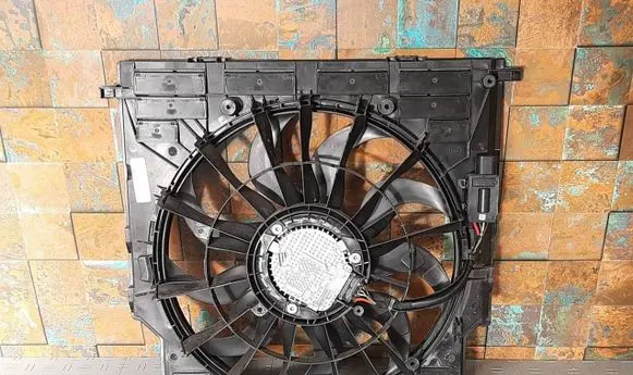BMW X6 G06 Radiator cooling fan shroud 8589042 17428589042