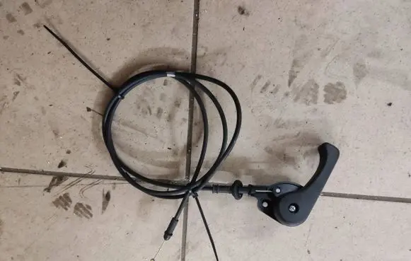 Engine bonnet (hood) release handle