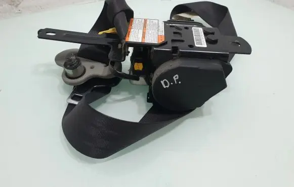 Honda FR-V Front seatbelt 6090763