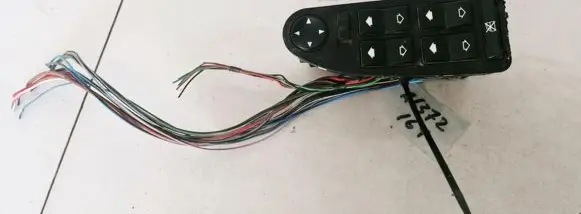 BMW 5 E39 Electric window control switch 8368966 216136
