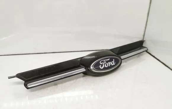 Ford Focus Front bumper upper radiator grill BM518A133C