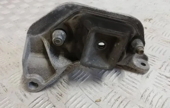 Dacia Duster Engine mounting bracket 8200805803