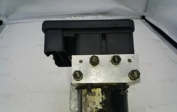 Skoda Octavia Mk2 (1Z) ABS Pump 1C0907379L 10096003343