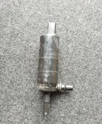 Skoda Octavia Mk3 (5E) Headlight washer pump 6R0955681 3308603