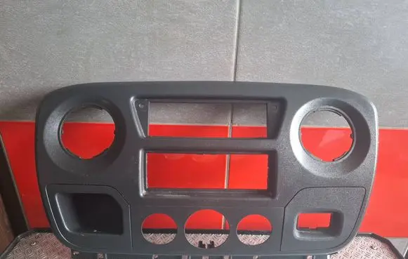 Renault Master III Dashboard center trim panel 682600025R