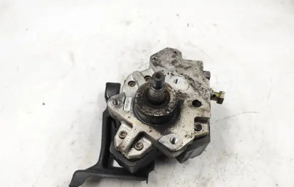 Audi A6 S6 C6 4F Fuel injection high pressure pump 059130755E 0445010090