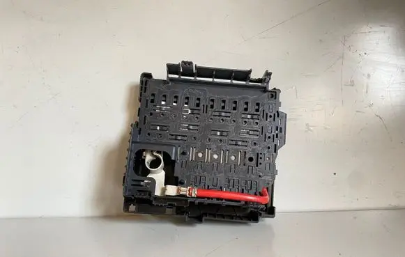 Land Rover Evoque II Battery relay fuse K8D214N073AB 0117535 35063557