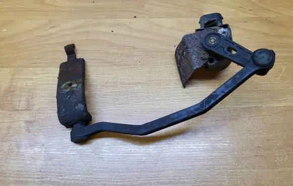 Headlight/headlamp level sensor