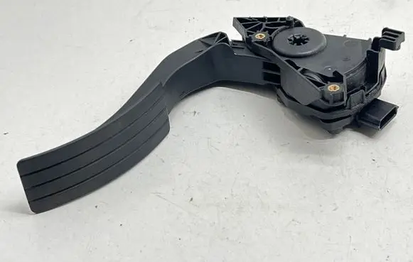 Renault Captur Accelerator throttle pedal 180029347R 10102014 6PV00997807