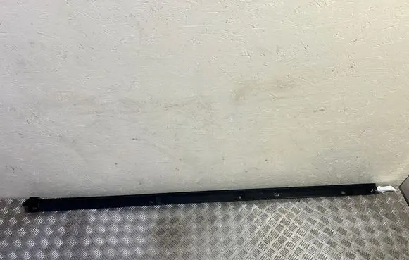 Sill/side skirt trim