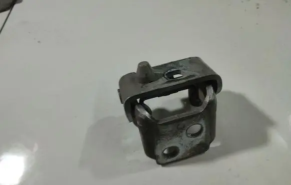 Peugeot 207 Front door upper hinge 