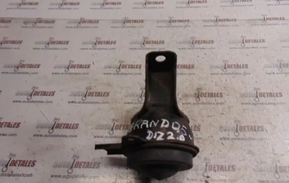 Mitsubishi Grandis Engine mount bracket