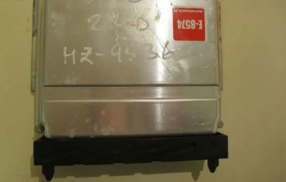 Volvo V70 Engine control unit/module 30646978A