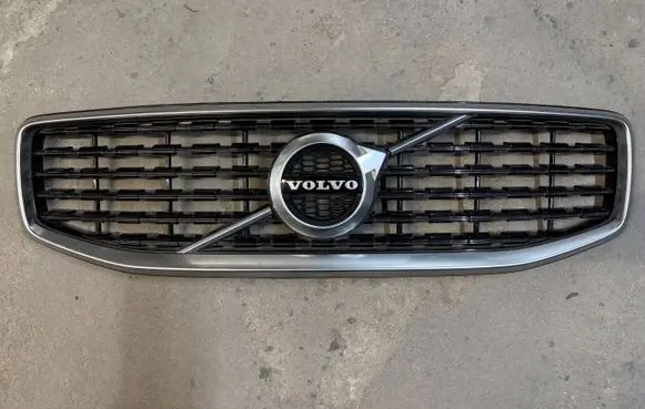 Volvo S60 Front grill 32132220 32132221