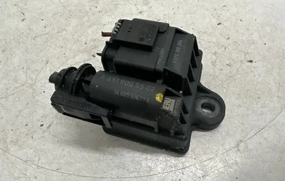 Mercedes-Benz A W176 Glow plug pre-heat relay A6519005502