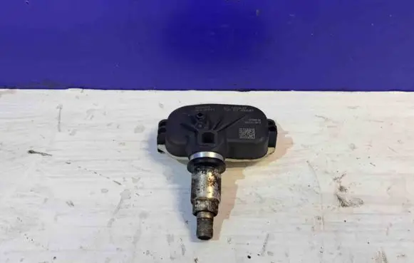 Chevrolet Tahoe Tire pressure sensor 15825475