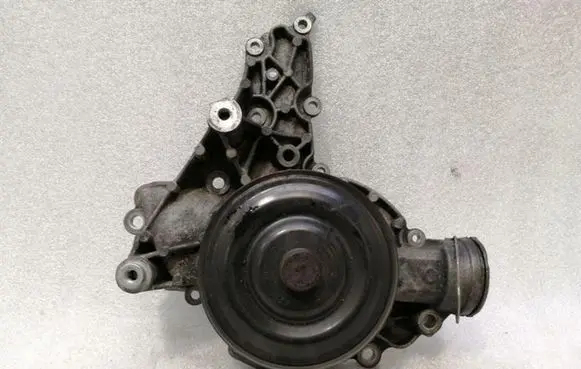 Mercedes-Benz SLK R171 Water pump A2722000401