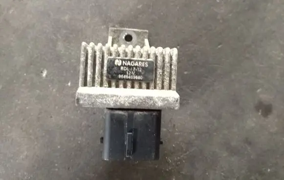 Renault Scenic II - Grand scenic II Glow plug pre-heat relay 9640469680 BDL1712