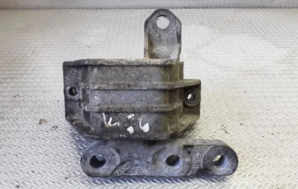 Opel Signum Engine mount bracket