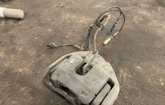 BMW 5 E60 E61 Front brake caliper 60336324