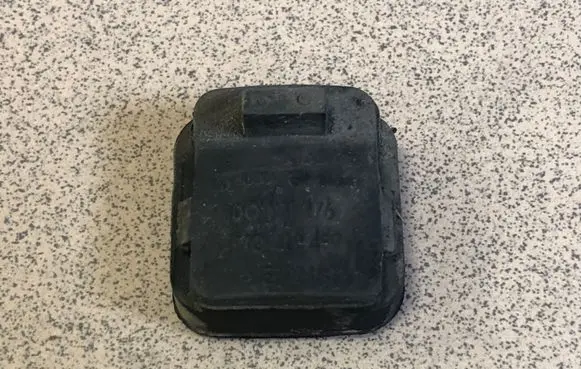 Radiator mount bracket