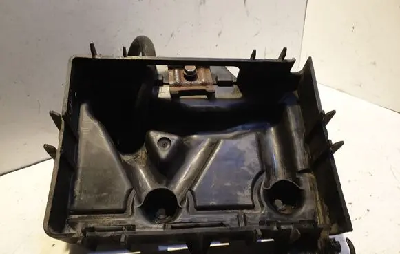 Skoda Fabia Mk1 (6Y) Battery tray 5Z0915331