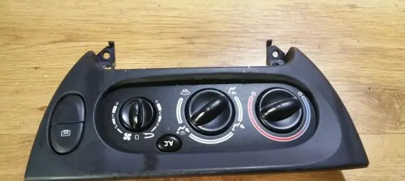 Renault Megane I Climate control unit 663391j