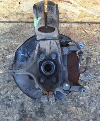 Nissan X-Trail T32 Front wheel hub spindle knuckle