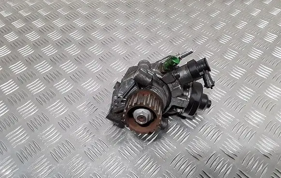 Nissan Note (E11) Fuel injection high pressure pump 0445010530 h8201102066