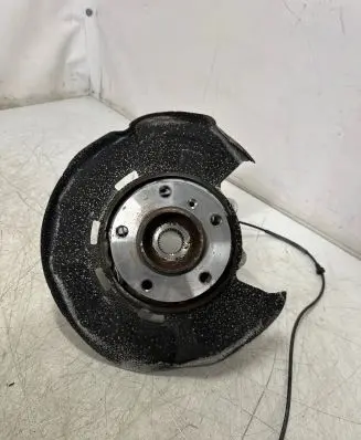 BMW X5 F15 Rear wheel hub 6877217
