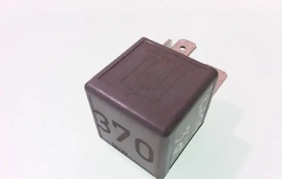 Audi A6 S6 C5 4B Other relay 8D0951253 370