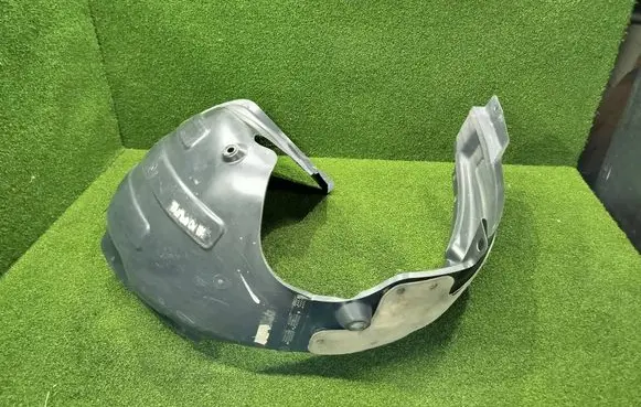 Front wheel arch liner splash guards