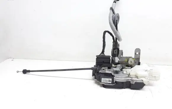 Volvo V40 Front door lock 31301426