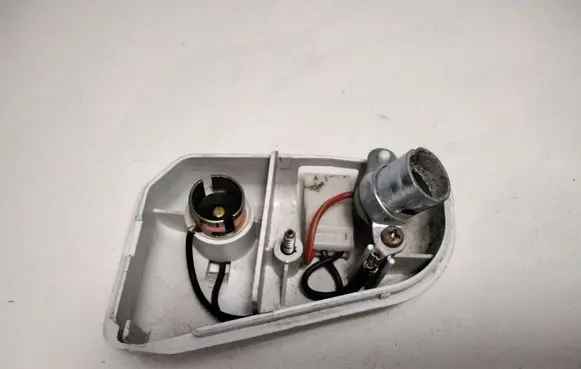 Mazda Xedos 6 Tail light bulb cover holder 0431397L