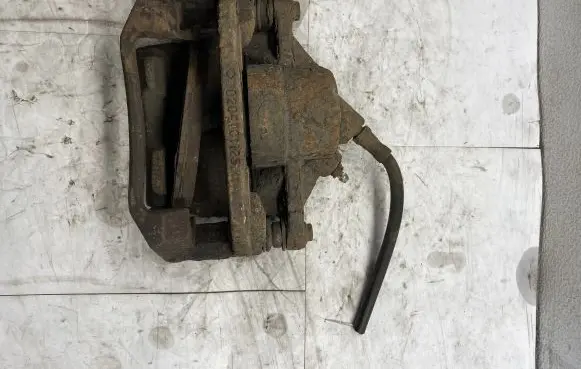 Ford Mondeo Mk III Front brake caliper