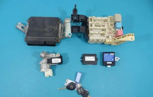 Toyota Urban Cruiser (XP110) Engine control unit/module ECU 89661-52K80 IMPRK806960