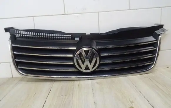Volkswagen PASSAT B5 Front bumper upper radiator grill 3B0853651