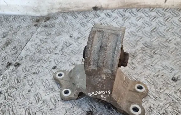 Mitsubishi Grandis Engine mount bracket MN103097 A15