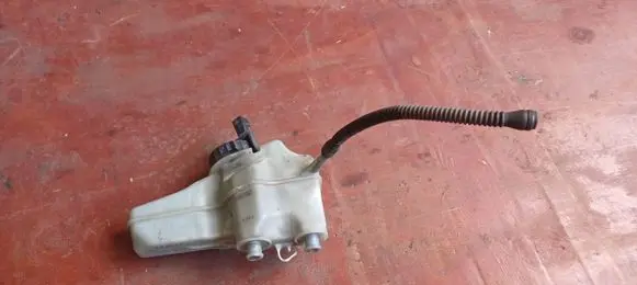Volkswagen PASSAT B6 Brake fluid reservoir 3C2611301