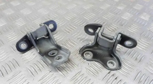 Toyota Yaris XP210 Front door hinge set 6872002060 6874002050