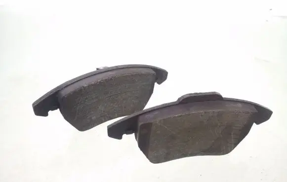 Volkswagen PASSAT B7 Brake pads (front) 