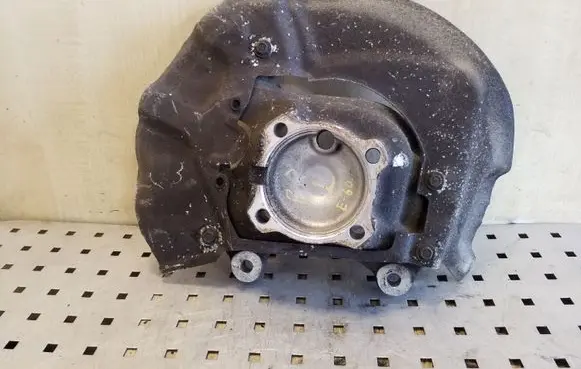 BMW 5 E60 E61 Front wheel hub