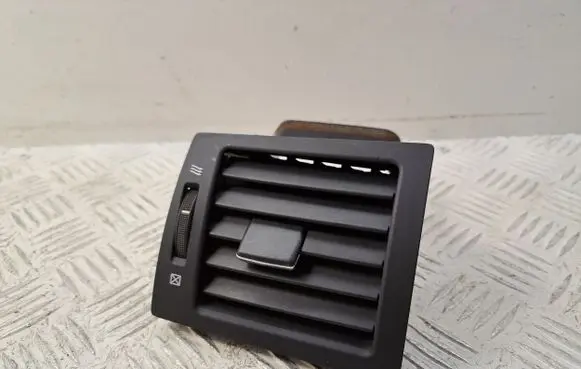 Toyota Avensis T270 Dashboard side air vent grill/cover trim 5566005100C0 5566005100