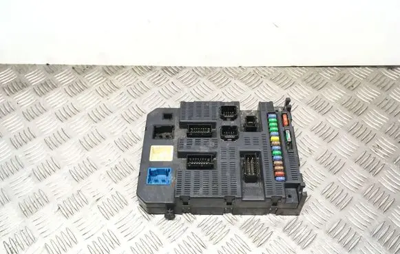 Peugeot 308 Comfort/convenience module 9663798180 2004P0200 2015241280807