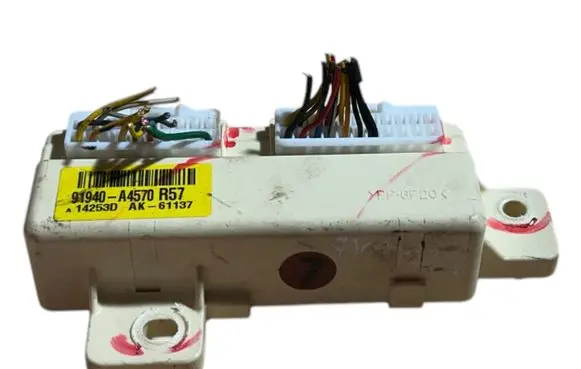 KIA Carens III Fuse module 91940A4570 14253D AK61137