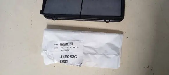 Nissan Leaf II (ZE1) Quarter panel pressure vent 8200213712C 77008AX60B