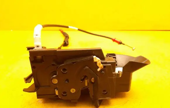 Citroen C5 X Front door lock 9335421080