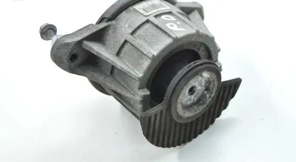 Mercedes-Benz C W204 Engine mount bracket A2042400117